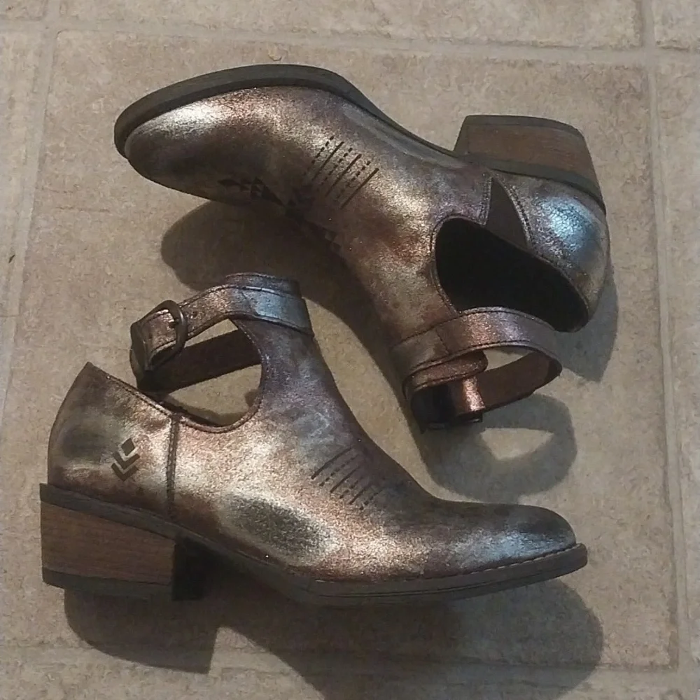 Sbicca Vintage Collection Peaceout Metallic Ankle Booties  Size 6